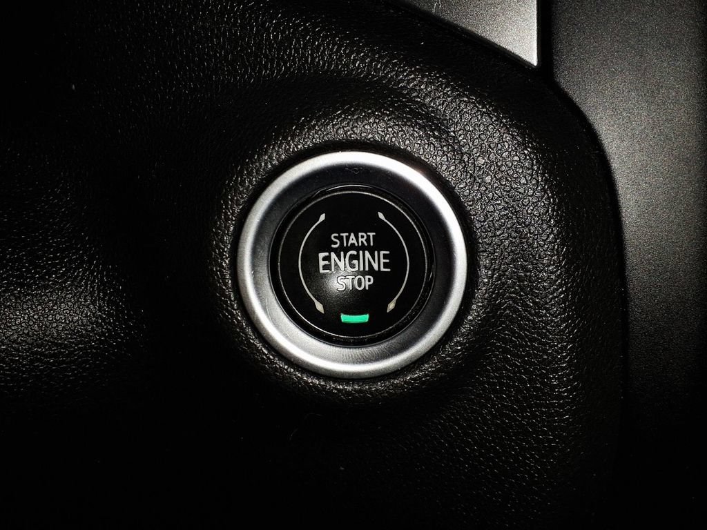 Used 2021 SUMMIT WHITE Chevrolet LT image 18