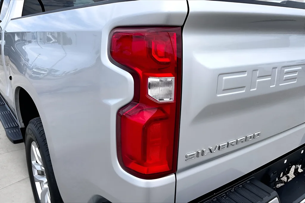 Used 2022 Silver Chevrolet RST image 31
