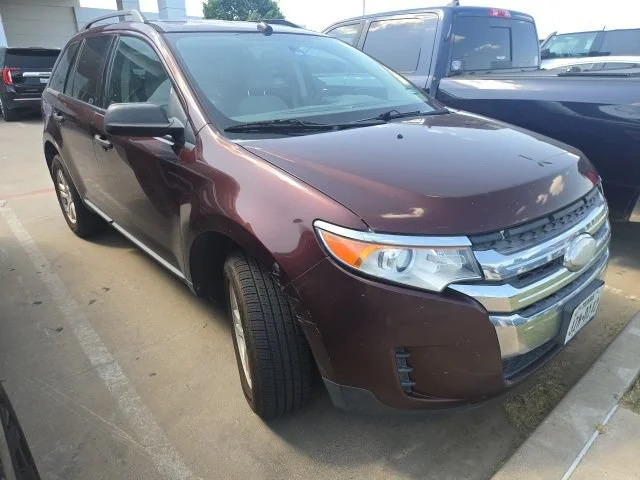 Used 2012 Red Ford SE image 2
