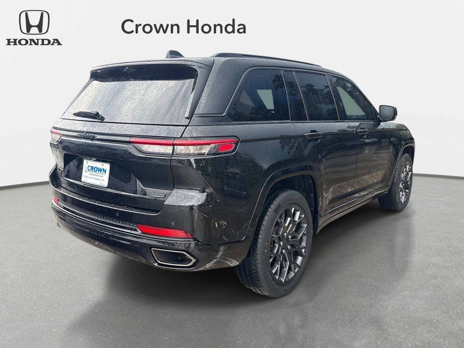 Used 2025 Diamond Black Crystal Pearlcoat Jeep Summit Reserve image 4