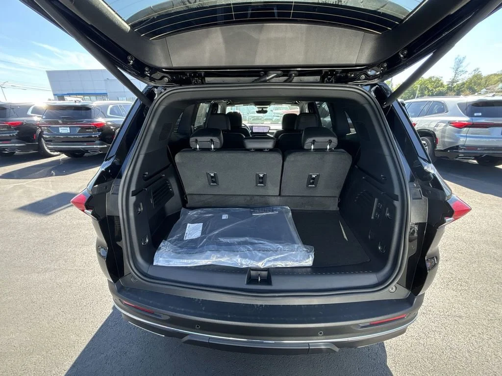 New 2026 Ebony Twilight Metallic Buick Preferred image 29