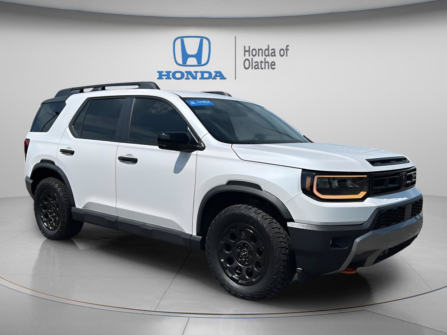 Certified Used 2026 Platinum White Pearl Honda TrailSport Blackout image 24