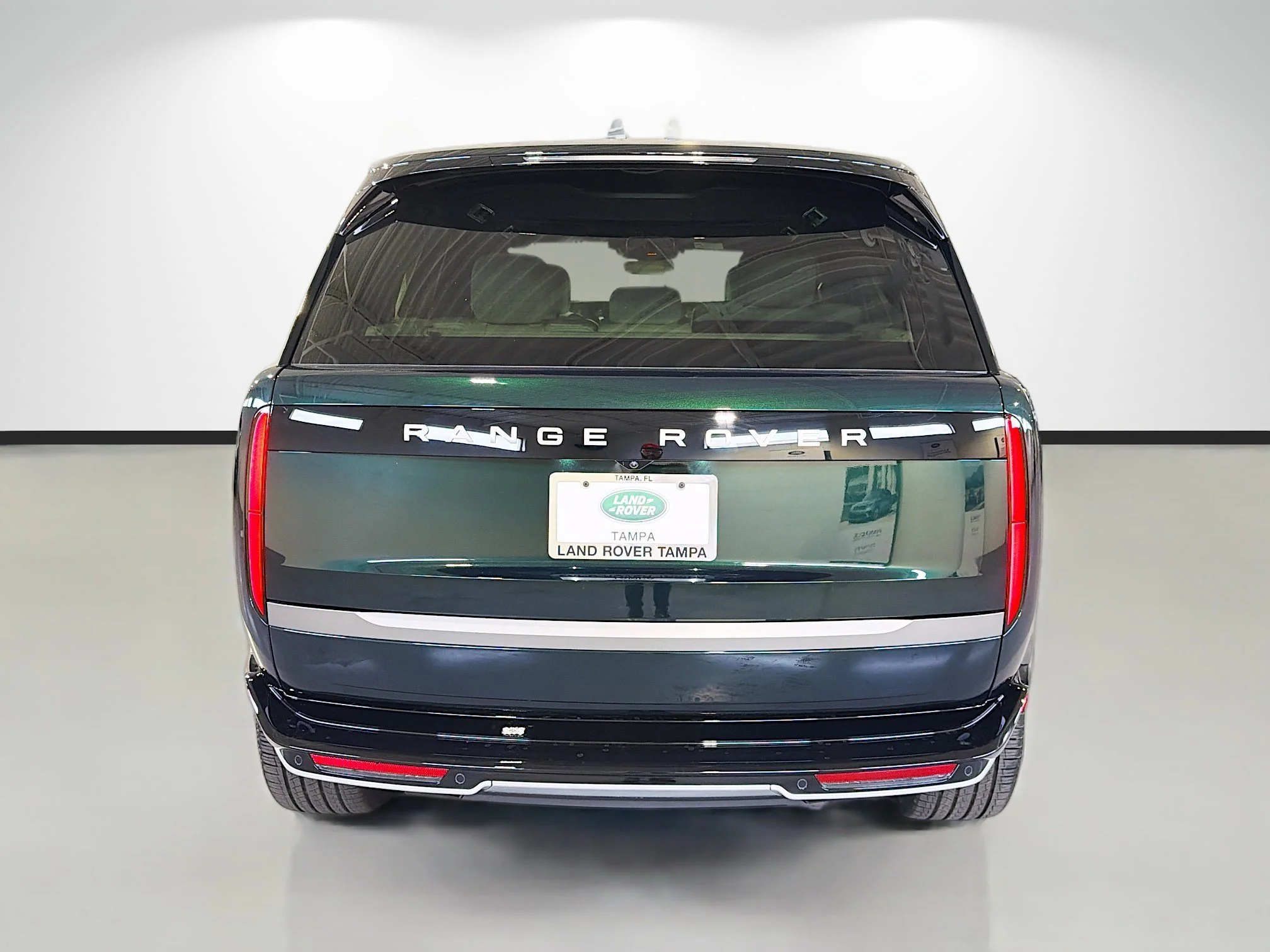 New 2026 British Racing Green LAND ROVER SE LWB 7-Seats / V8 image 4