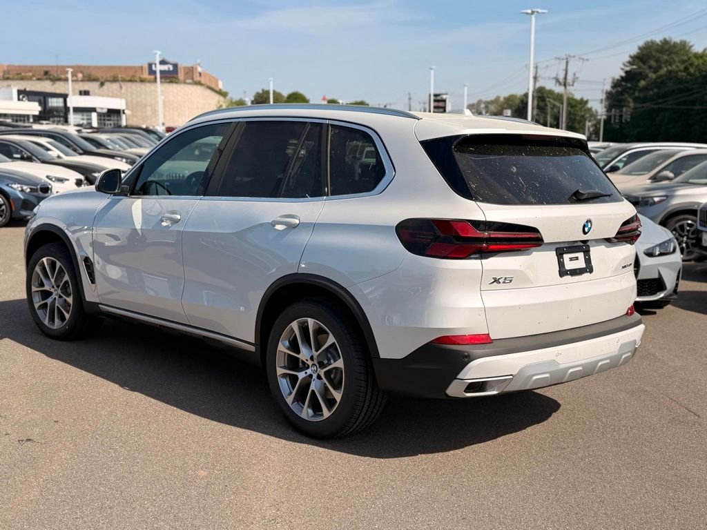 New 2026 Mineral White Metallic BMW xDrive40i image 3