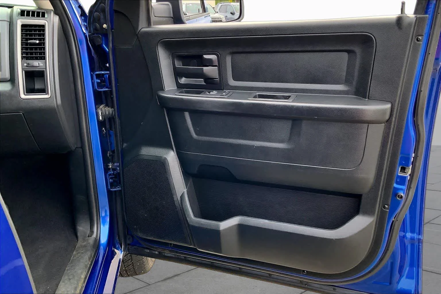 Used 2018 Blue Streak Pearlcoat Ram Tradesman image 23