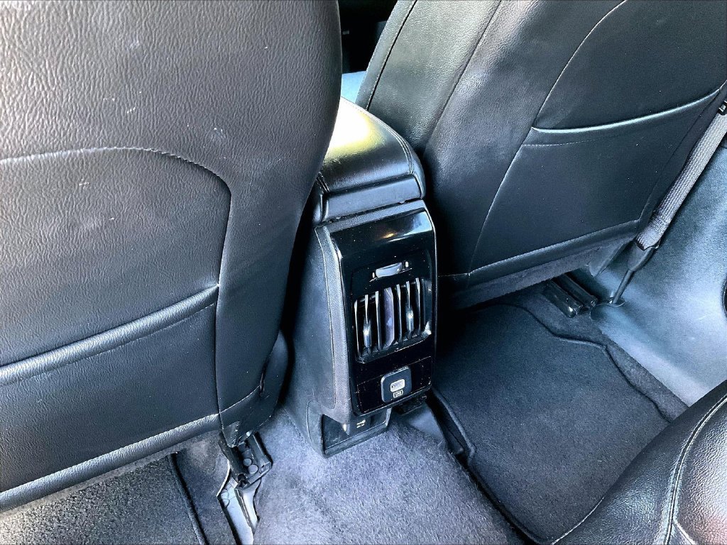 Used 2024 Black Jeep Latitude image 27