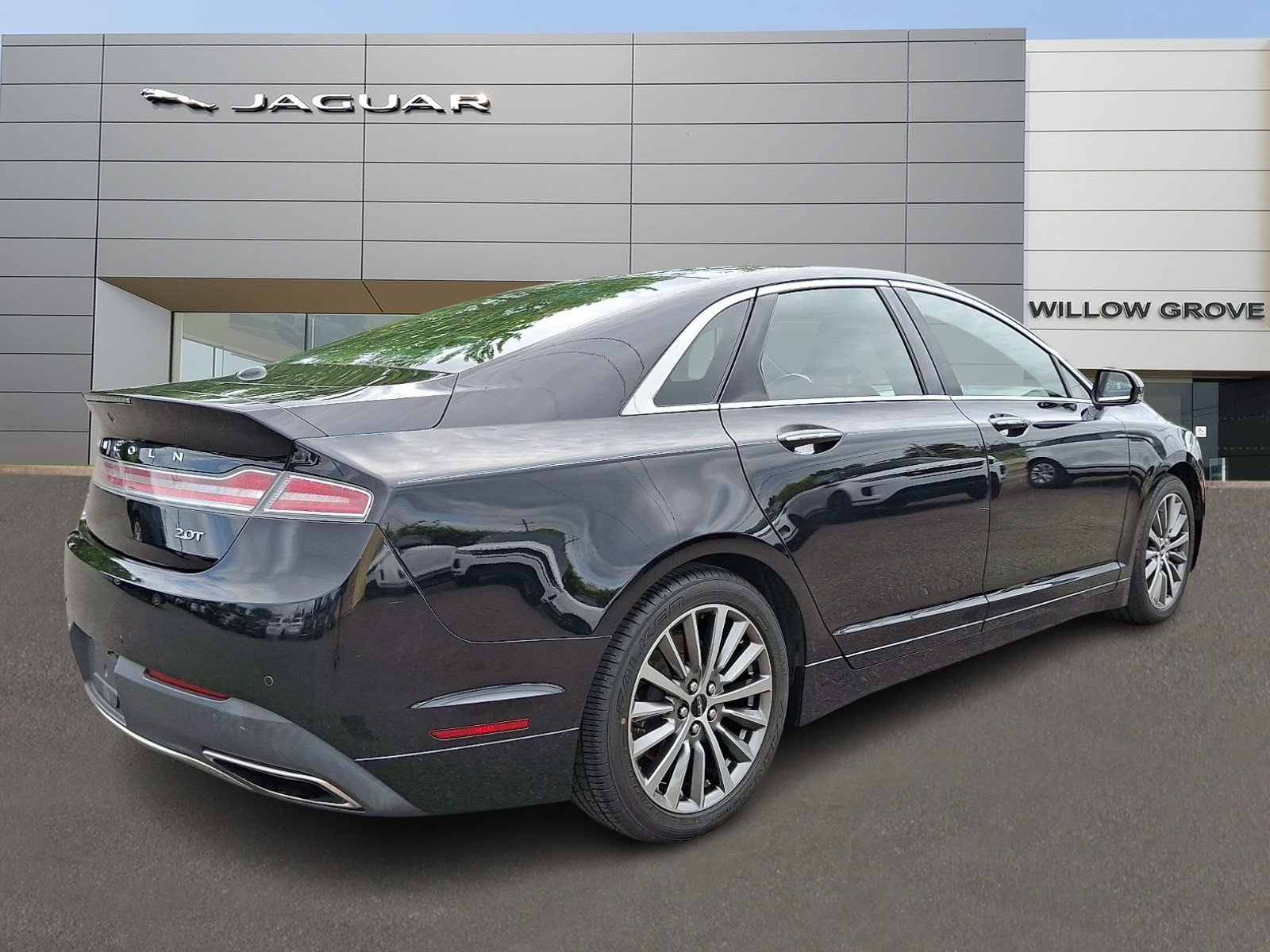 Used 2020 Infinite Black Metallic - UM Lincoln Standard image 2