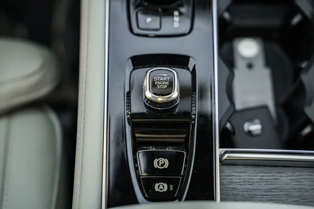 New 2026 Crystal White Volvo T8 Ultra image 26