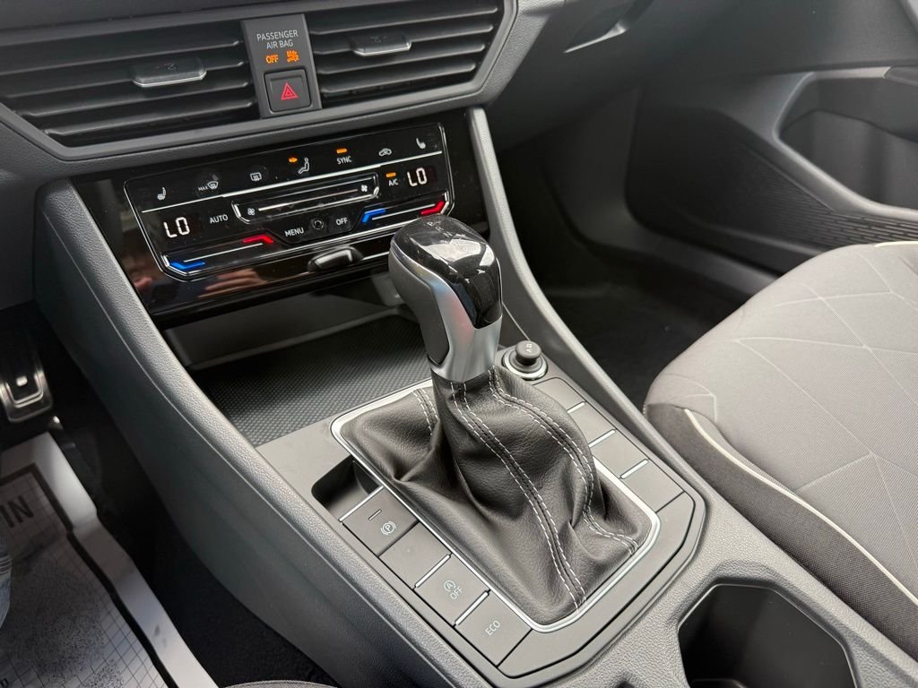 New 2026 White Volkswagen 1.5T Sport image 38
