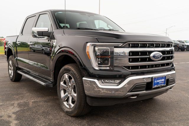 Used 2023 Agate Black Metallic Ford Lariat image 4