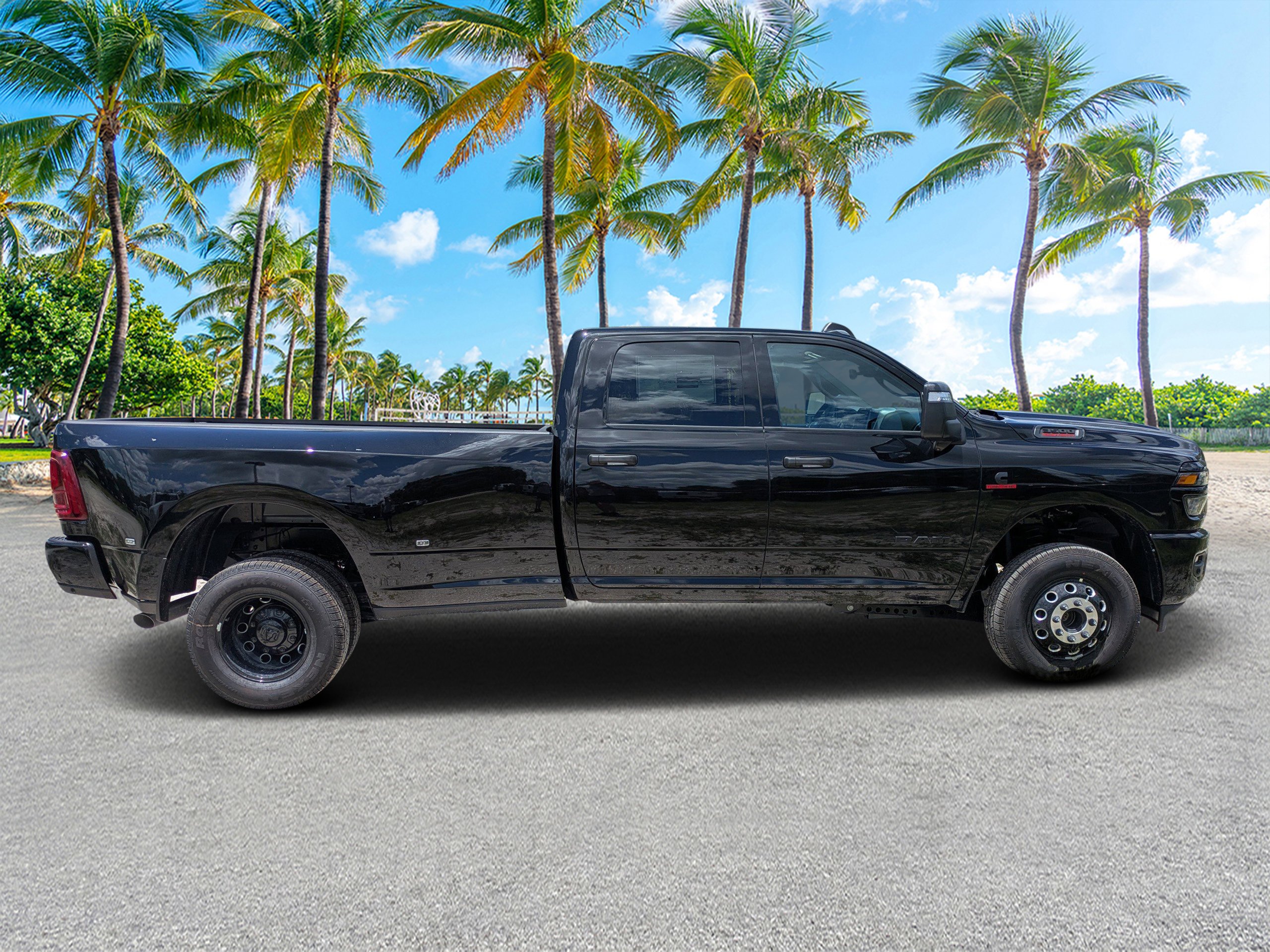 New 2026 Diamond Black Crystal Pearl-Coat Exterior Paint RAM Big Horn image 2