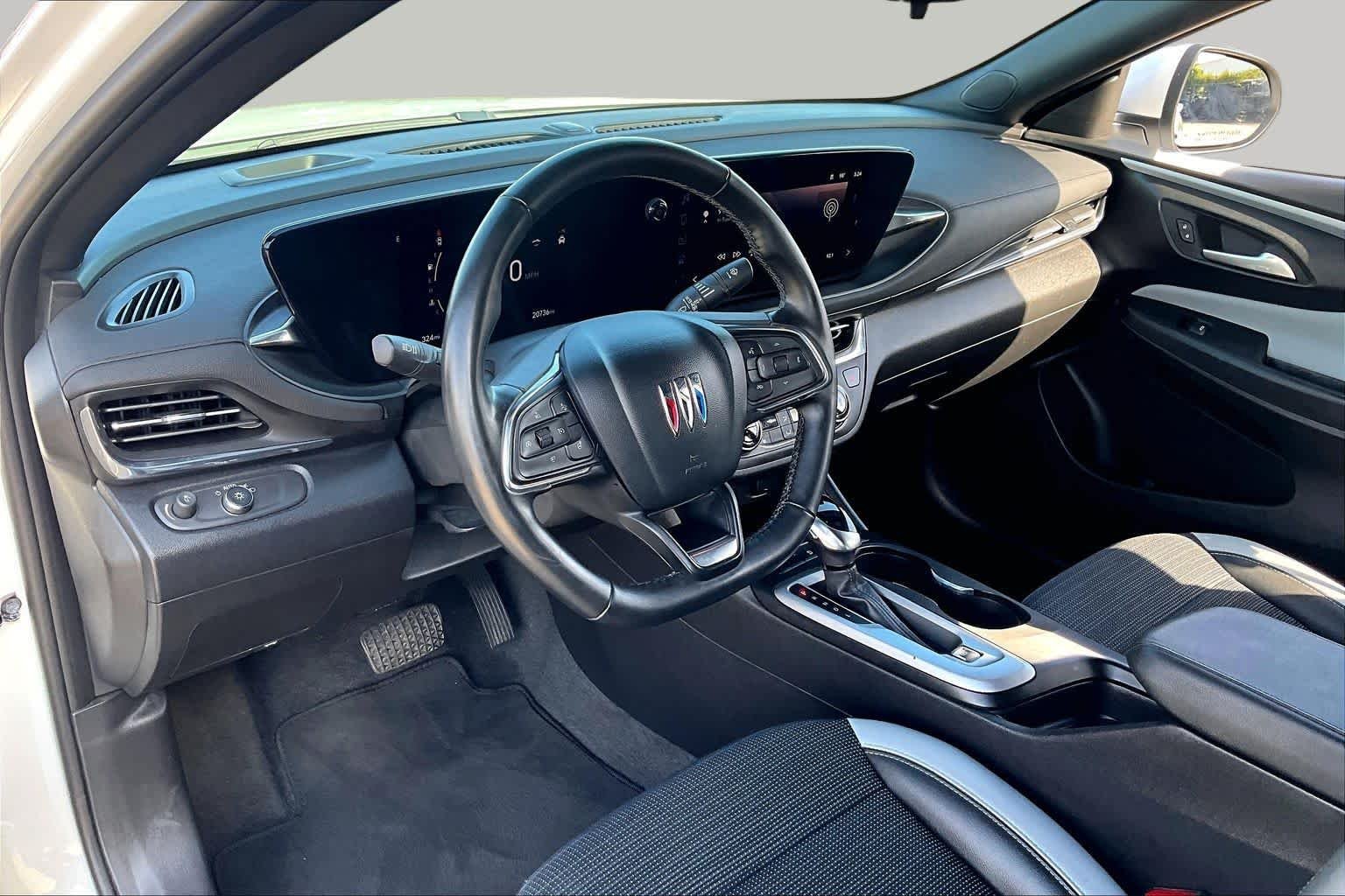 Used 2024 White Frost Tricoat Buick Preferred image 17