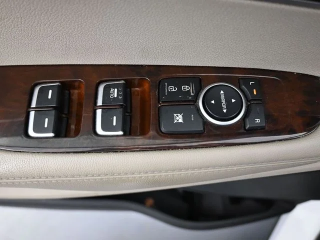 Used 2016 Snow White Pearl Kia EX image 29