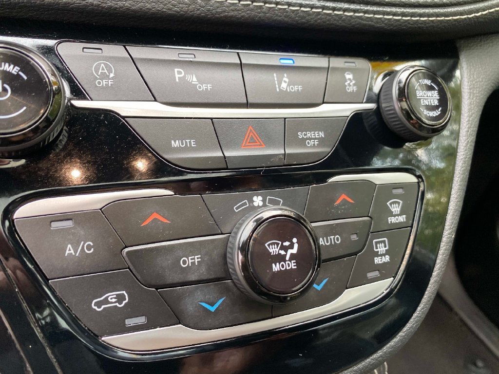 Used 2025 Black Chrysler Limited image 19