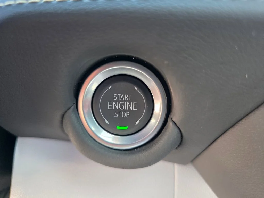 Used 2026 Polar White Tricoat Chevrolet Premier image 21