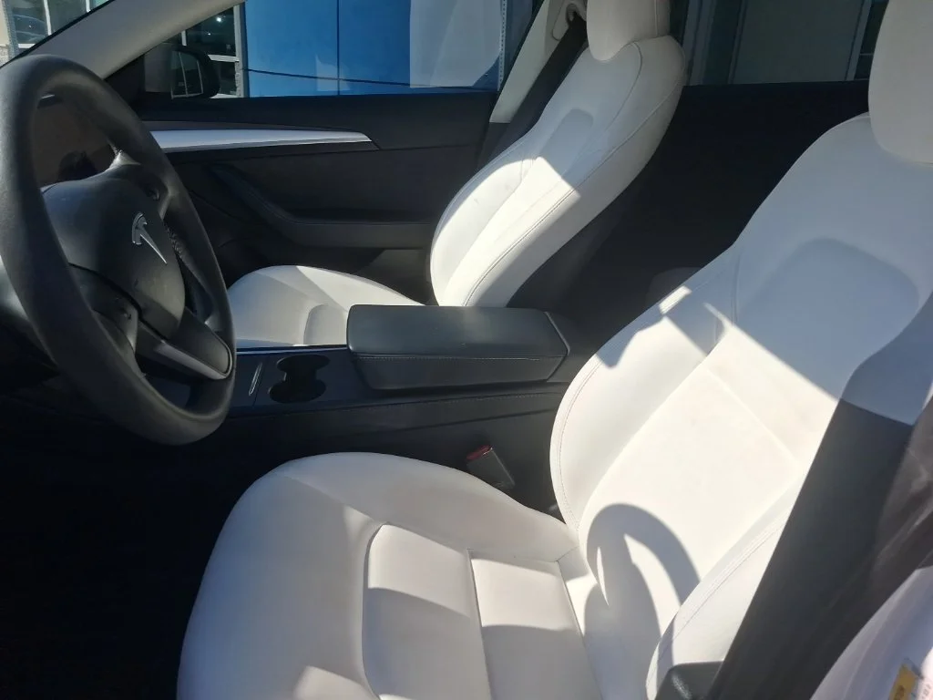 Used 2023  Tesla Base image 18