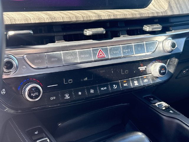 Used 2024 Silver Kia SX image 19