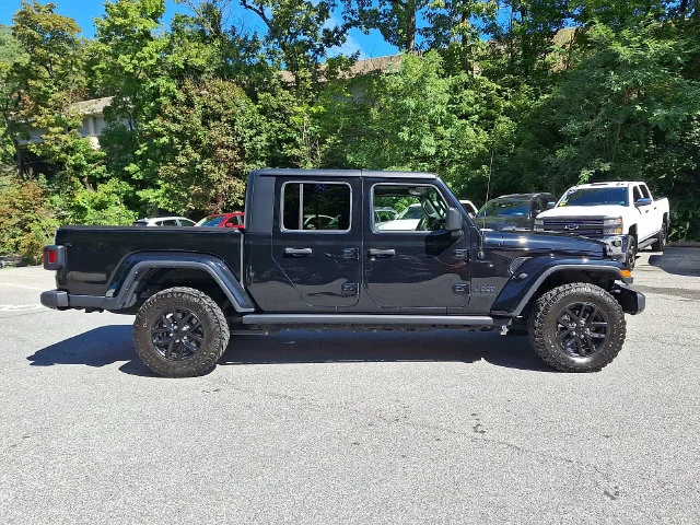 Used 2022 Black Jeep Sport image 9