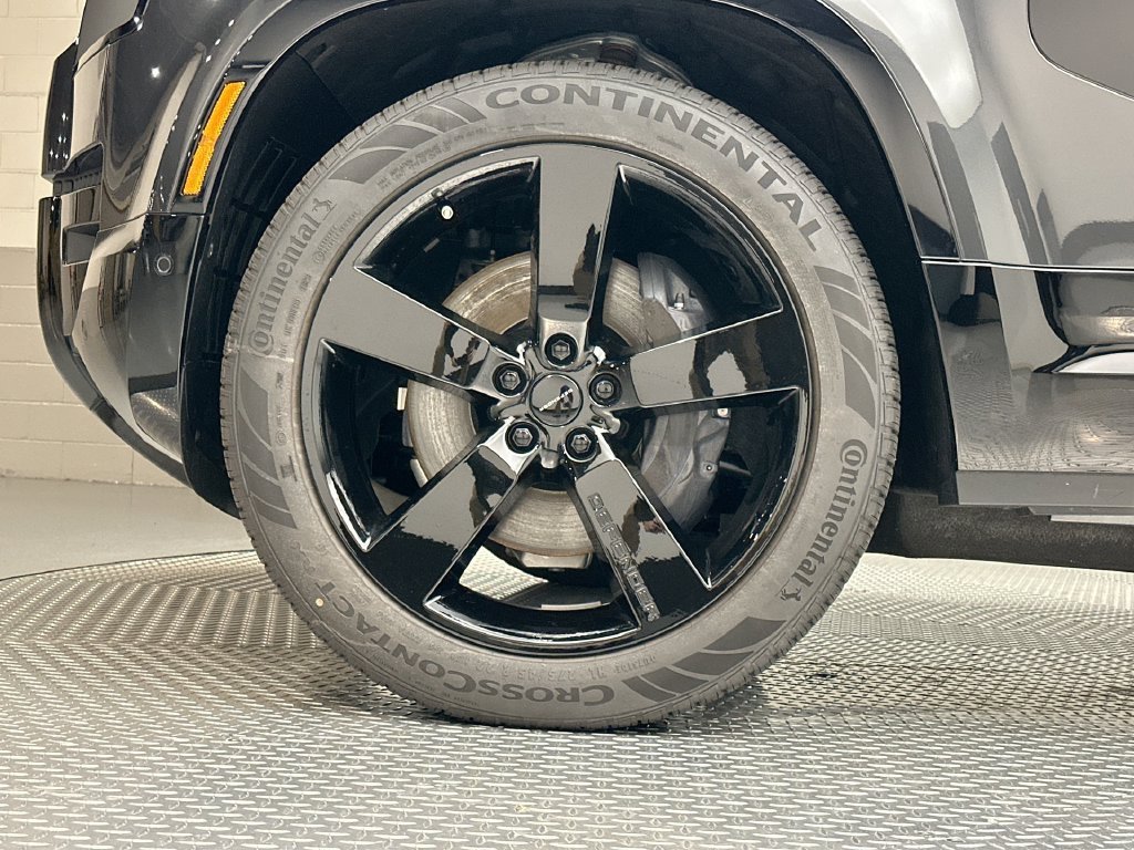 New 2026 Carpathian Grey Prem Met Land Rover X-Dynamic SE image 5