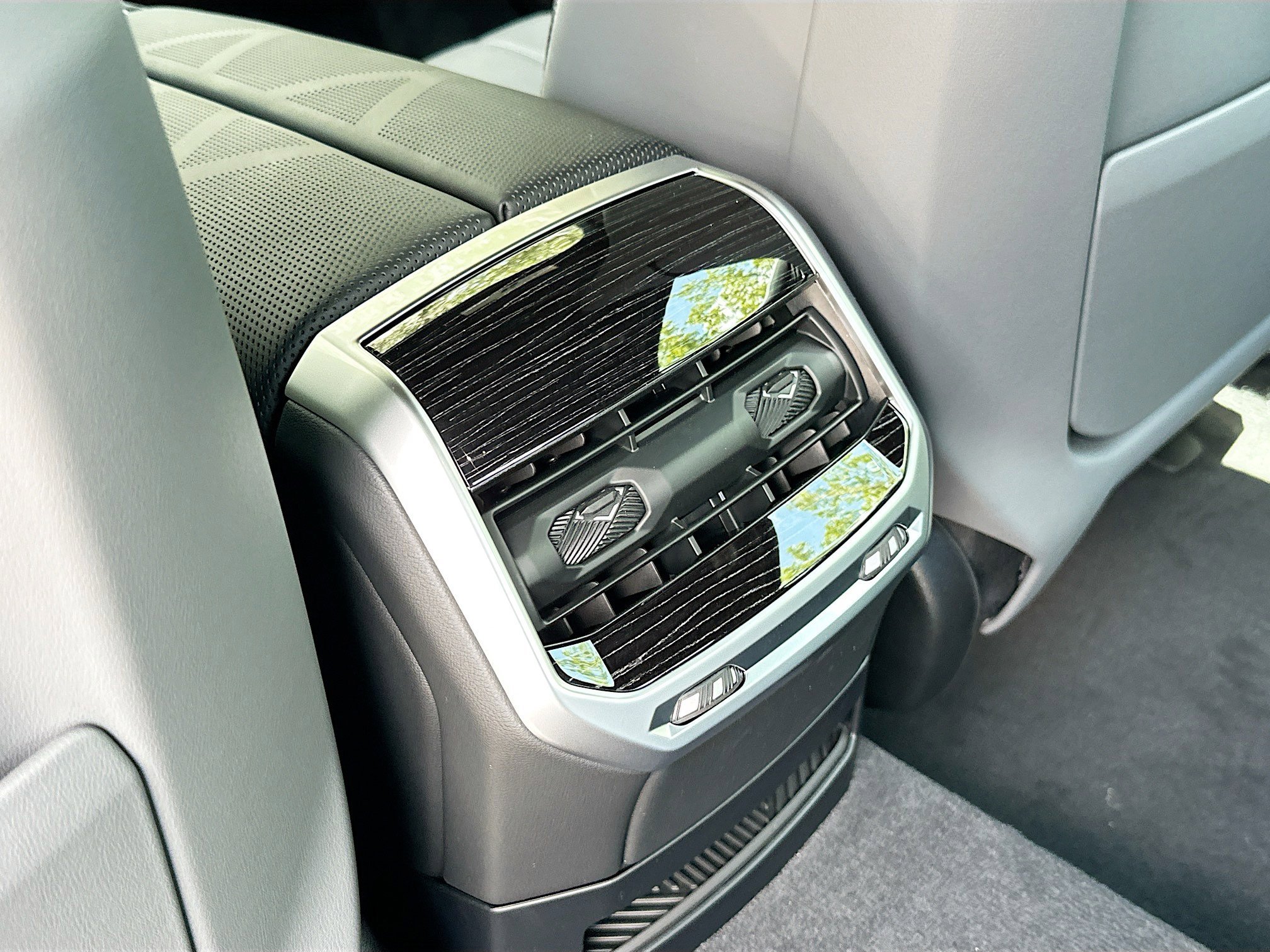 2025 BMW i7 60 - Photo 21