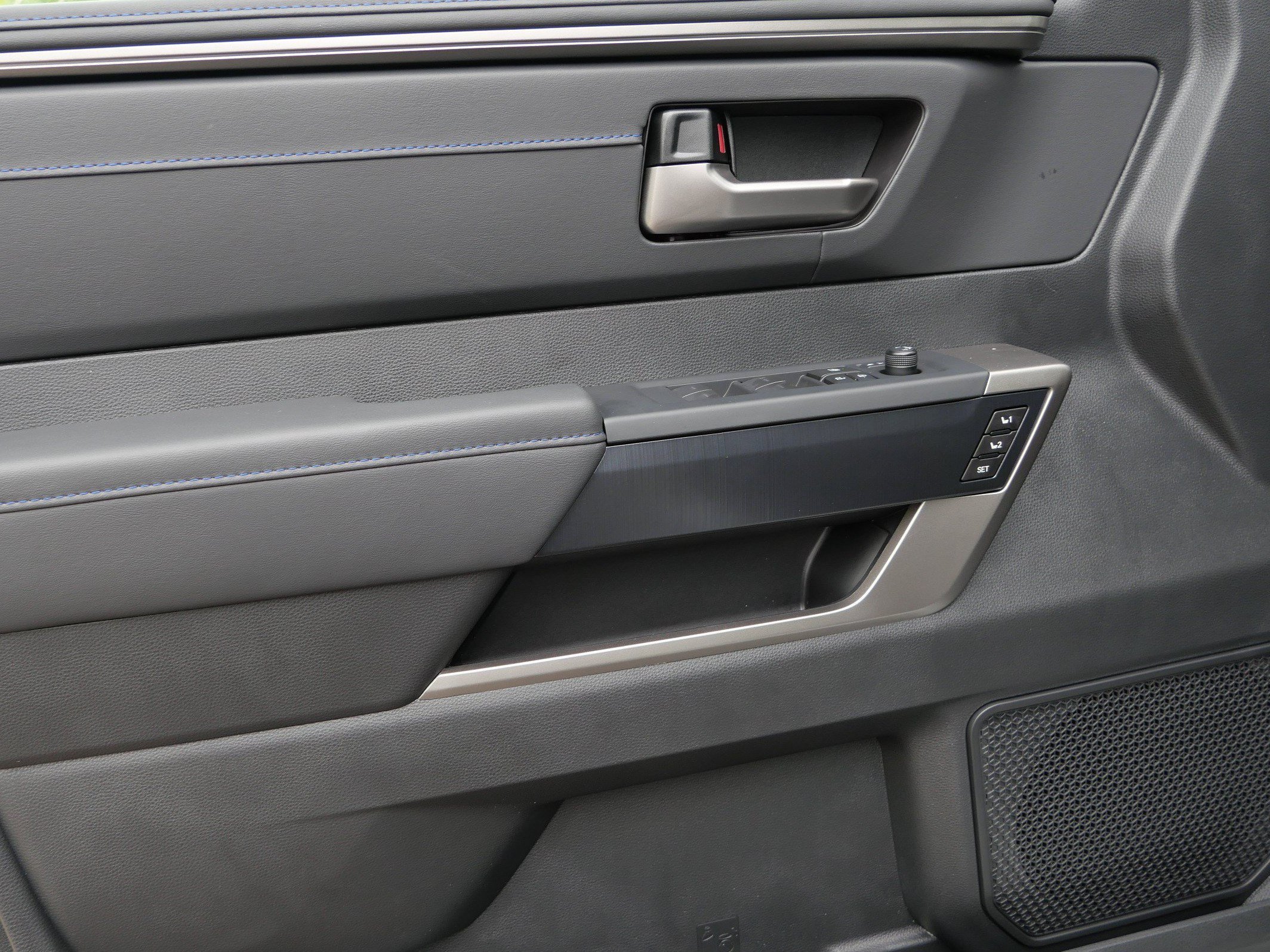 New 2026 Celestial Silver Metallic Toyota  Platinum image 6