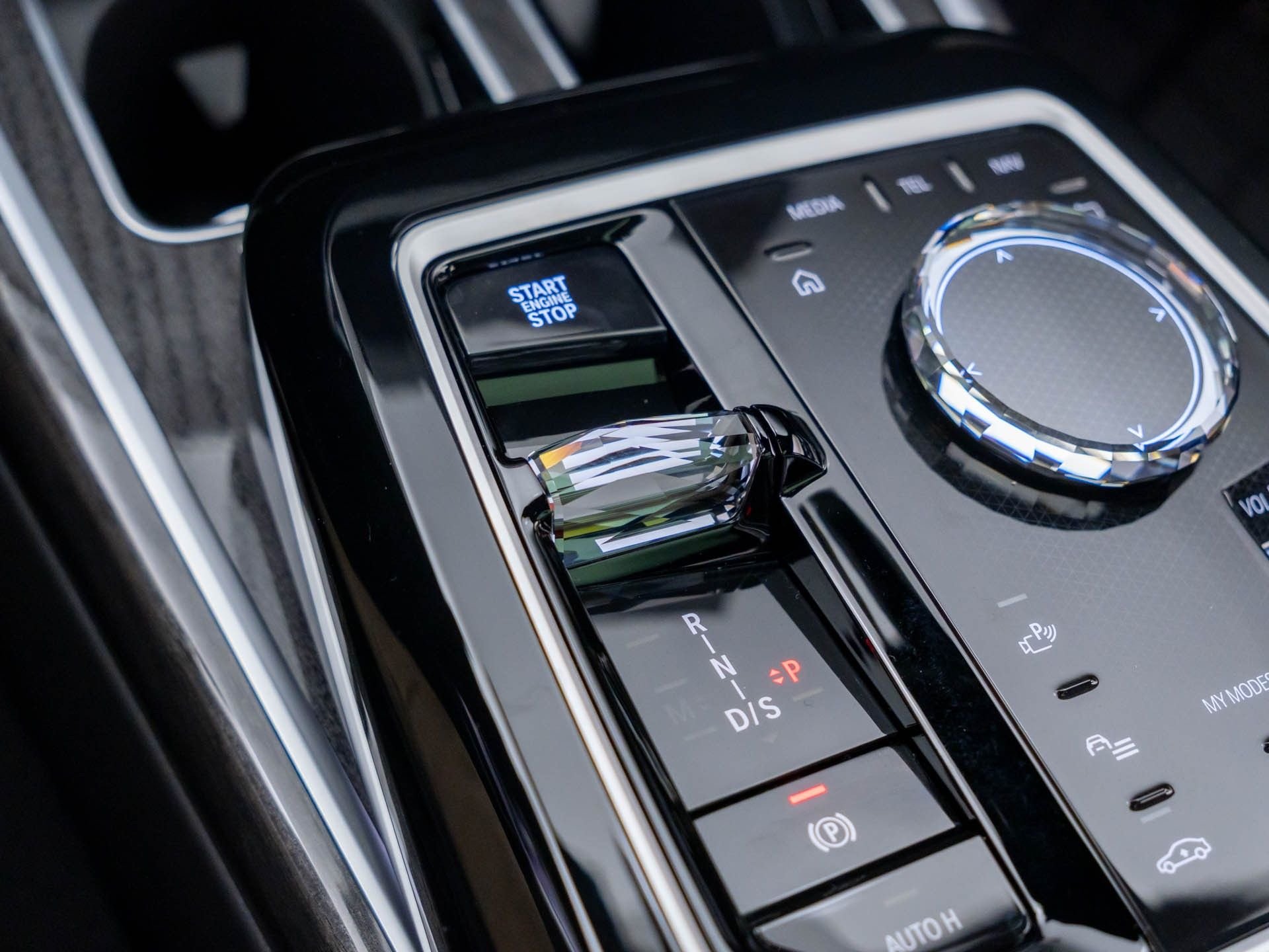 New 2026 Dravit Grey Metallic BMW 760i xDrive image 25