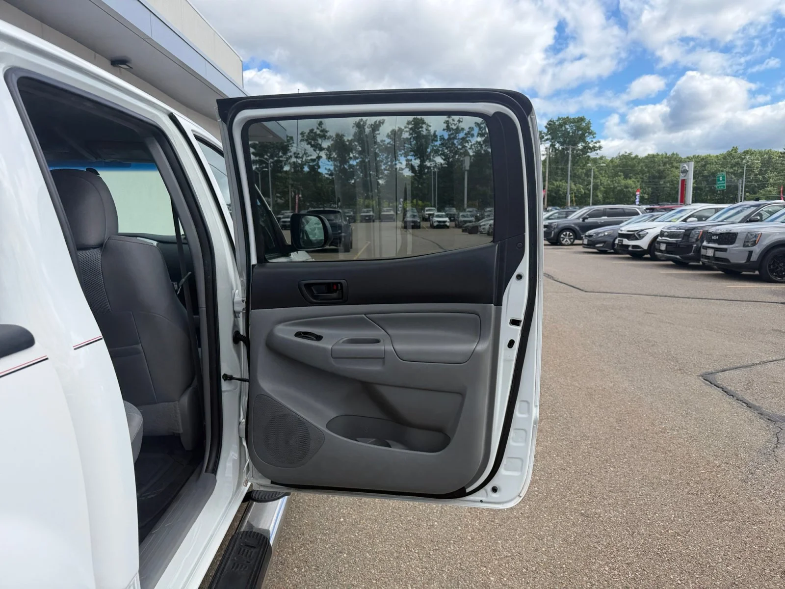 Used 2014 Super White Toyota Base image 59