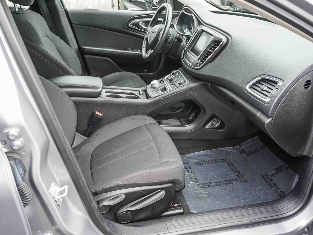 Used 2015 Silver Chrysler Limited image 13