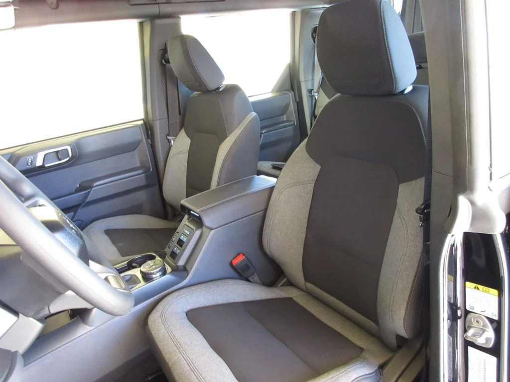 2025 Ford Bronco 4-Door Base - Photo 10