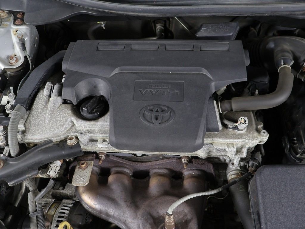 Used 2013 Silver Toyota SE image 17