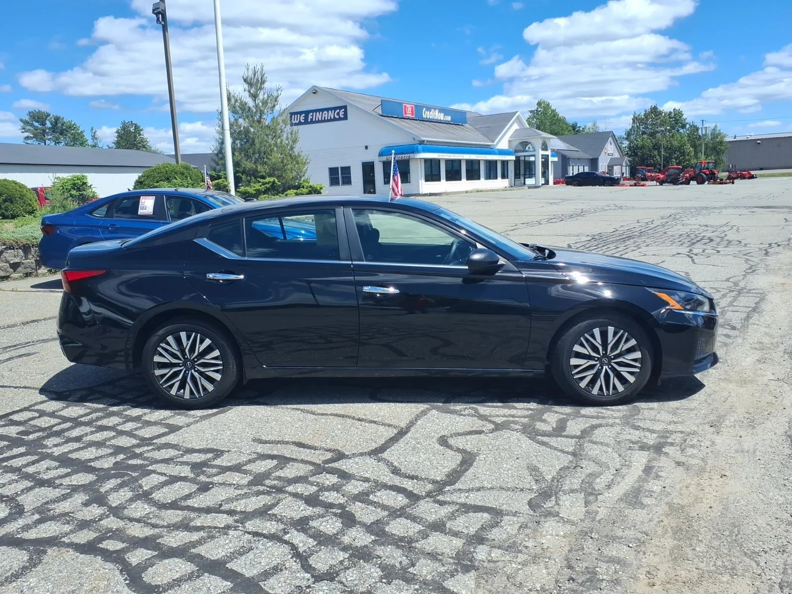 Used 2024 Super Black Nissan 2.5 SV image 4