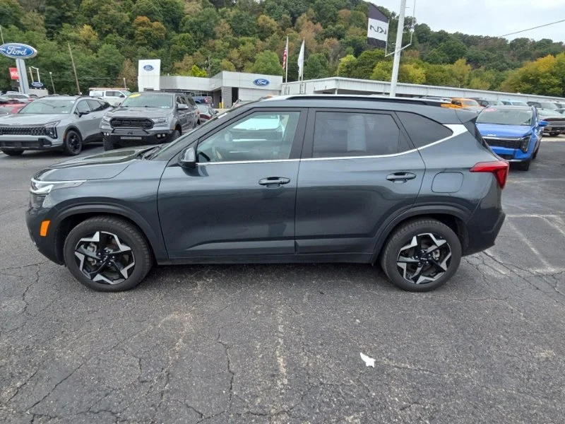 Used 2024 Gravity Gray Kia EX image 4