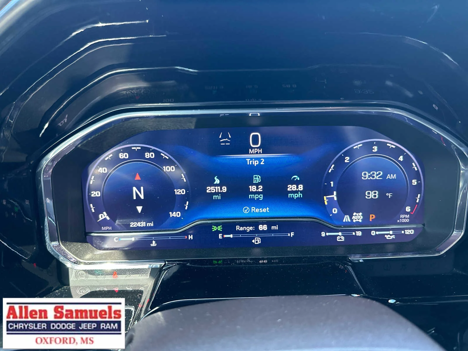 Used 2024 Summit White Chevrolet RST image 33