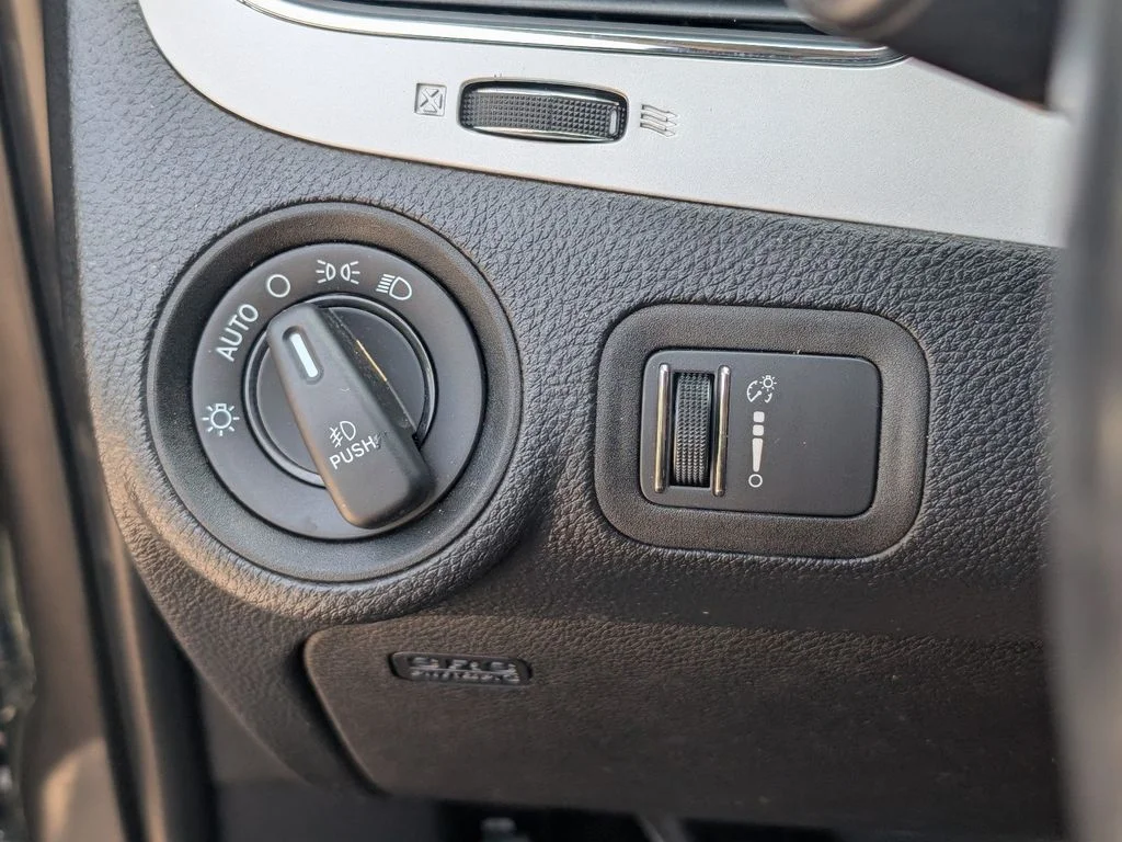 Used 2019 Gray Dodge SE image 22