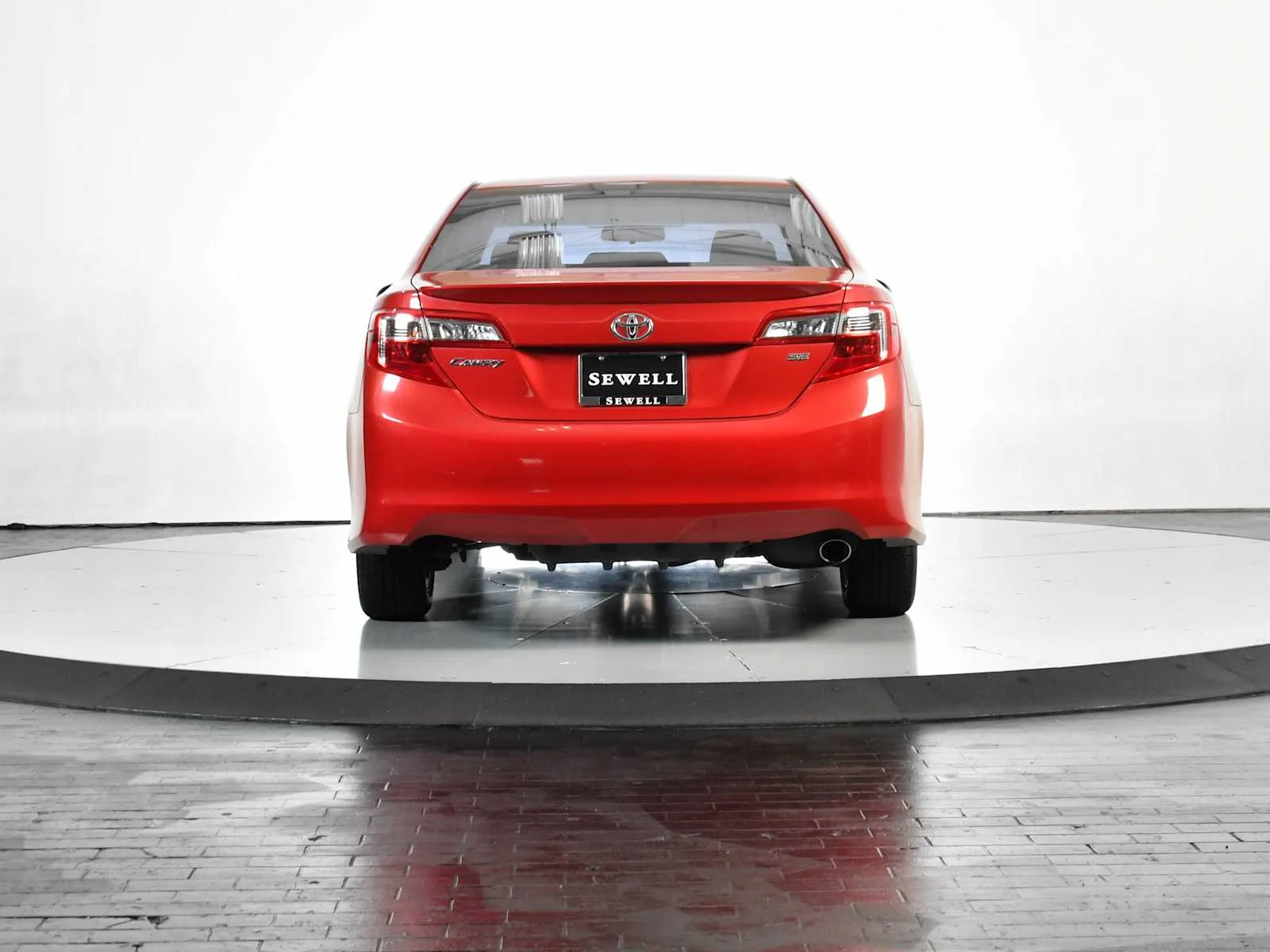 Used 2013 Barcelona Red Metallic Toyota SE image 5