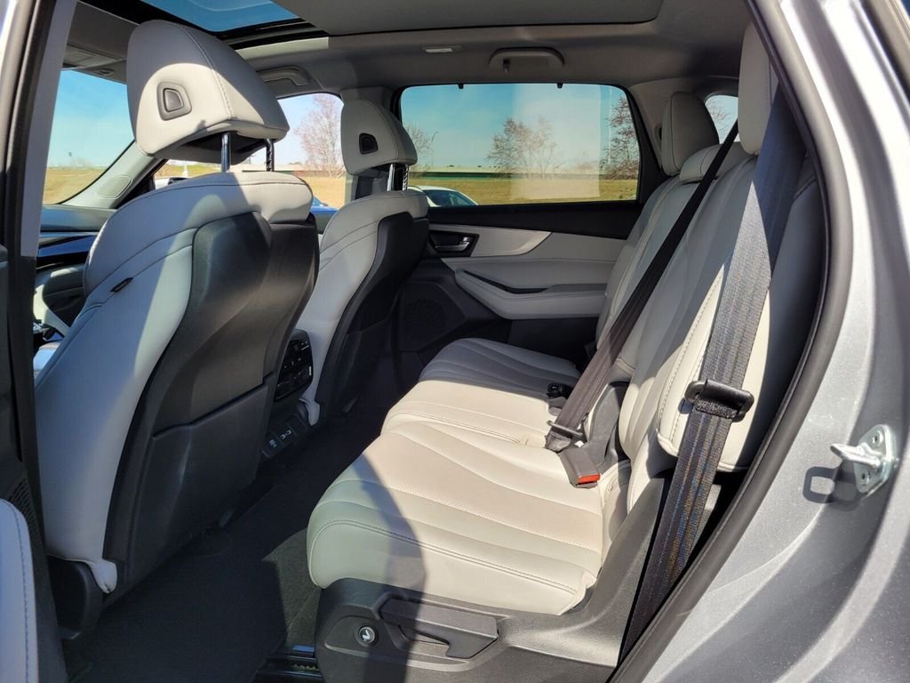 Used 2022 Silver Acura Technology image 6