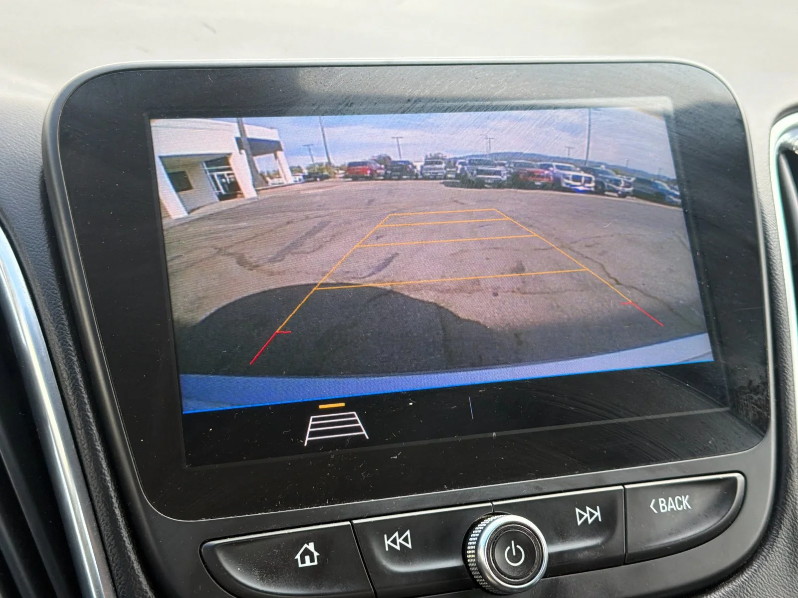 Used 2020 SILVER ICE METALLIC Chevrolet LT image 20