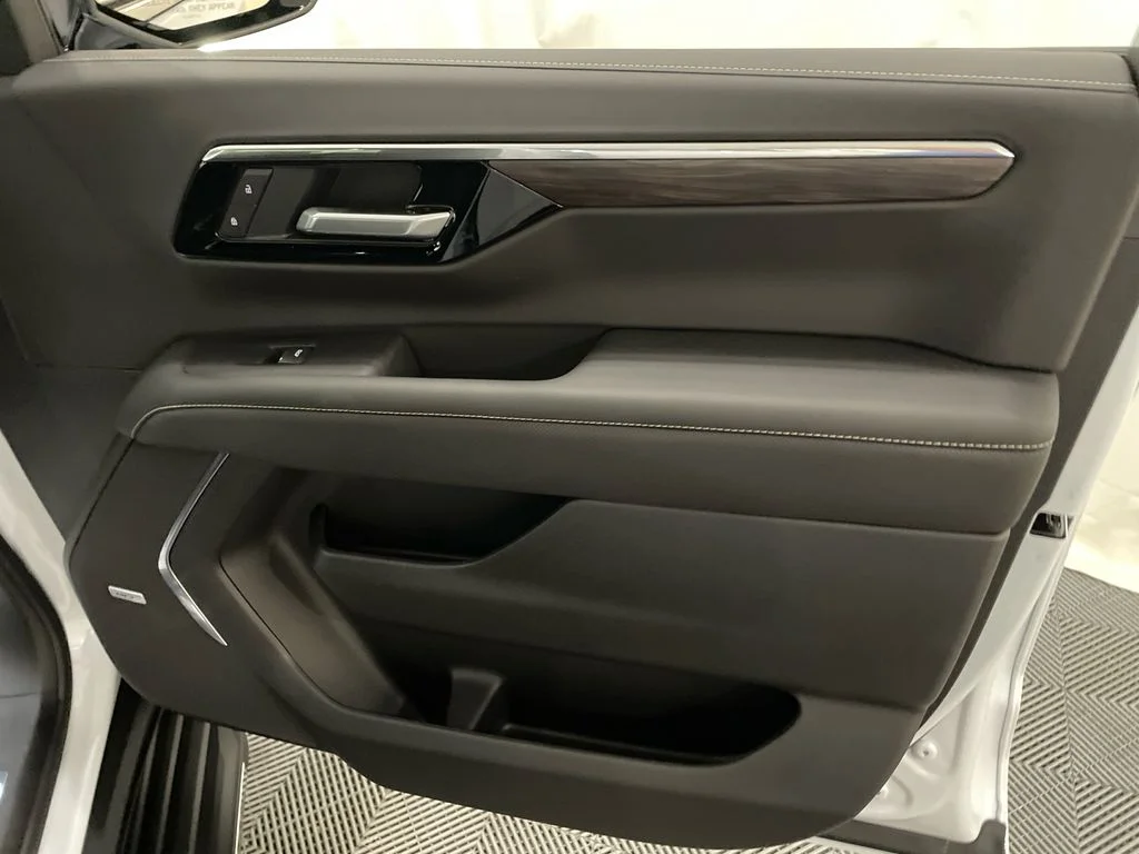 New 2026 Polar White Tricoat Chevrolet Premier image 25
