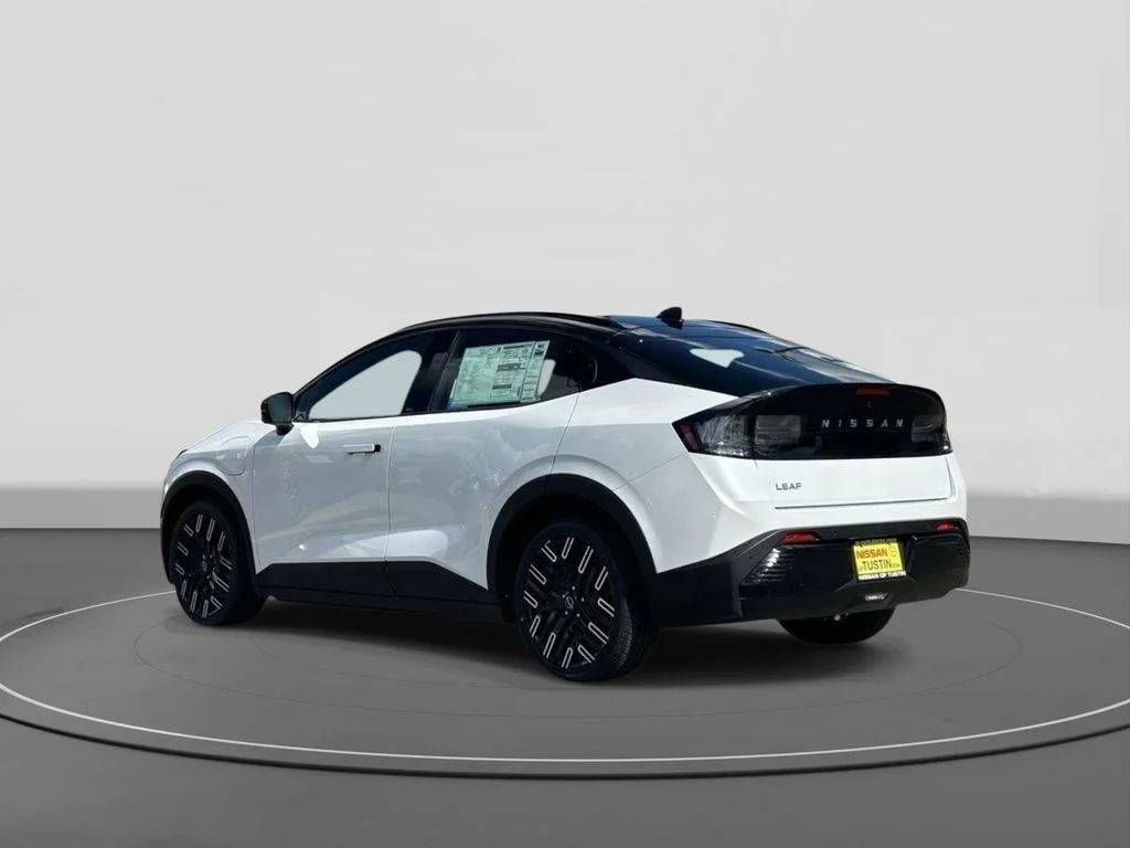 New 2026 Everest White Pearl Tricoat/Black Nissan PLATINUM+ image 2