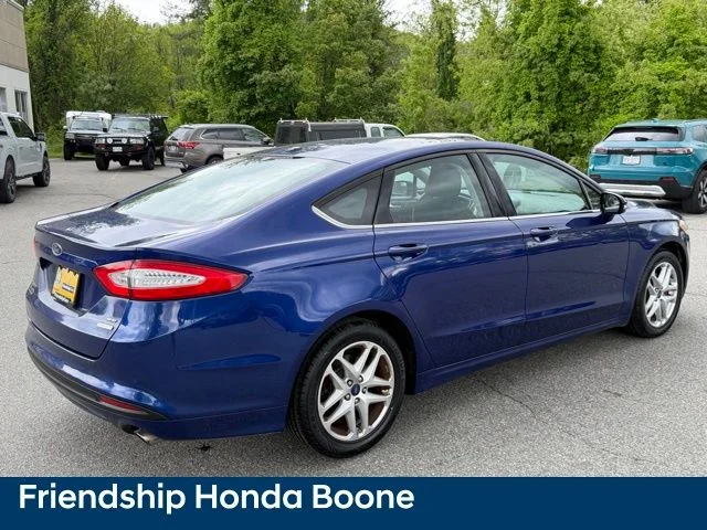 Used 2016 Blue Ford SE image 5