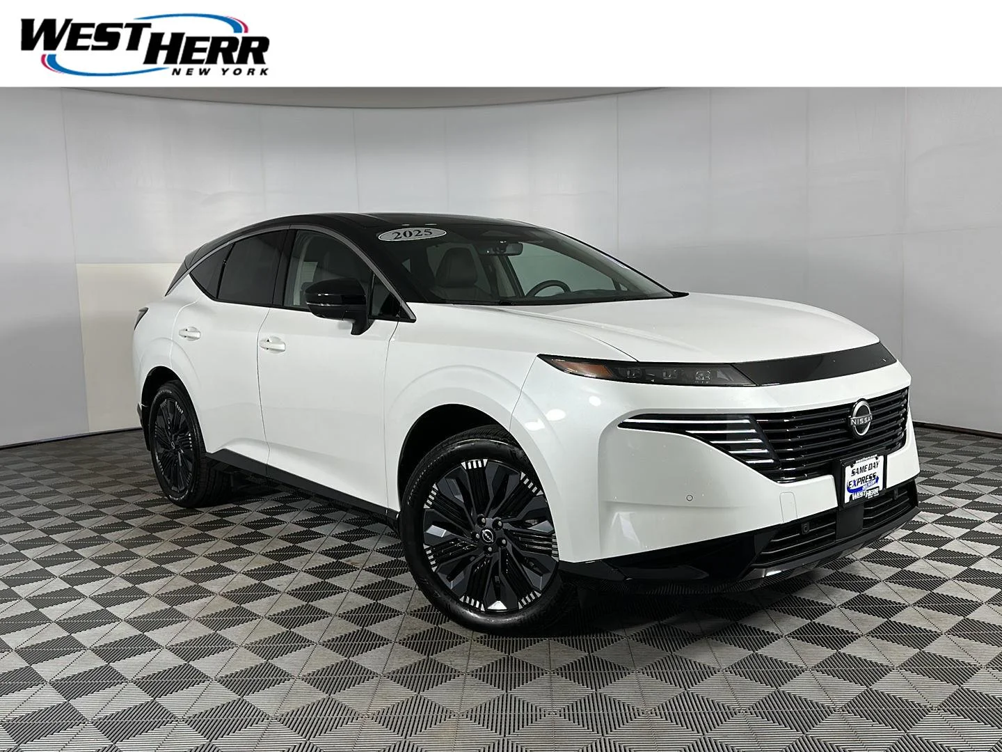 Used 2025 Everest White Pearl Tricoat/Super Black Nissan Platinum image 1