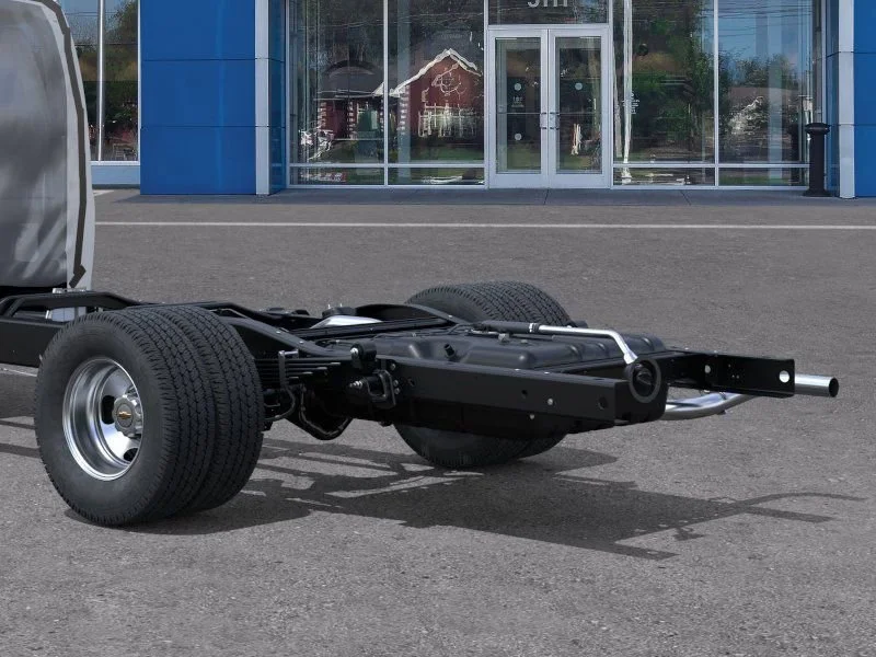 New 2025 Summit White Chevrolet 1WT image 11