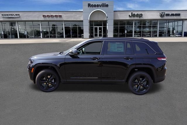 New 2026 Diamond Black Crystal Pearlcoat Jeep Limited image 6