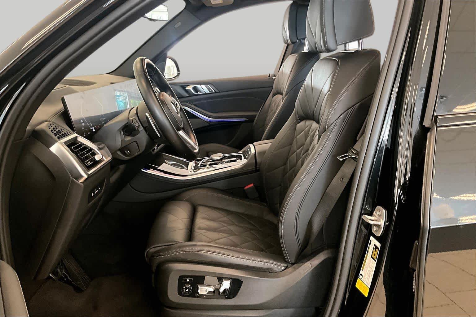 Used 2024 Black Sapphire Metallic BMW sDrive40i image 7