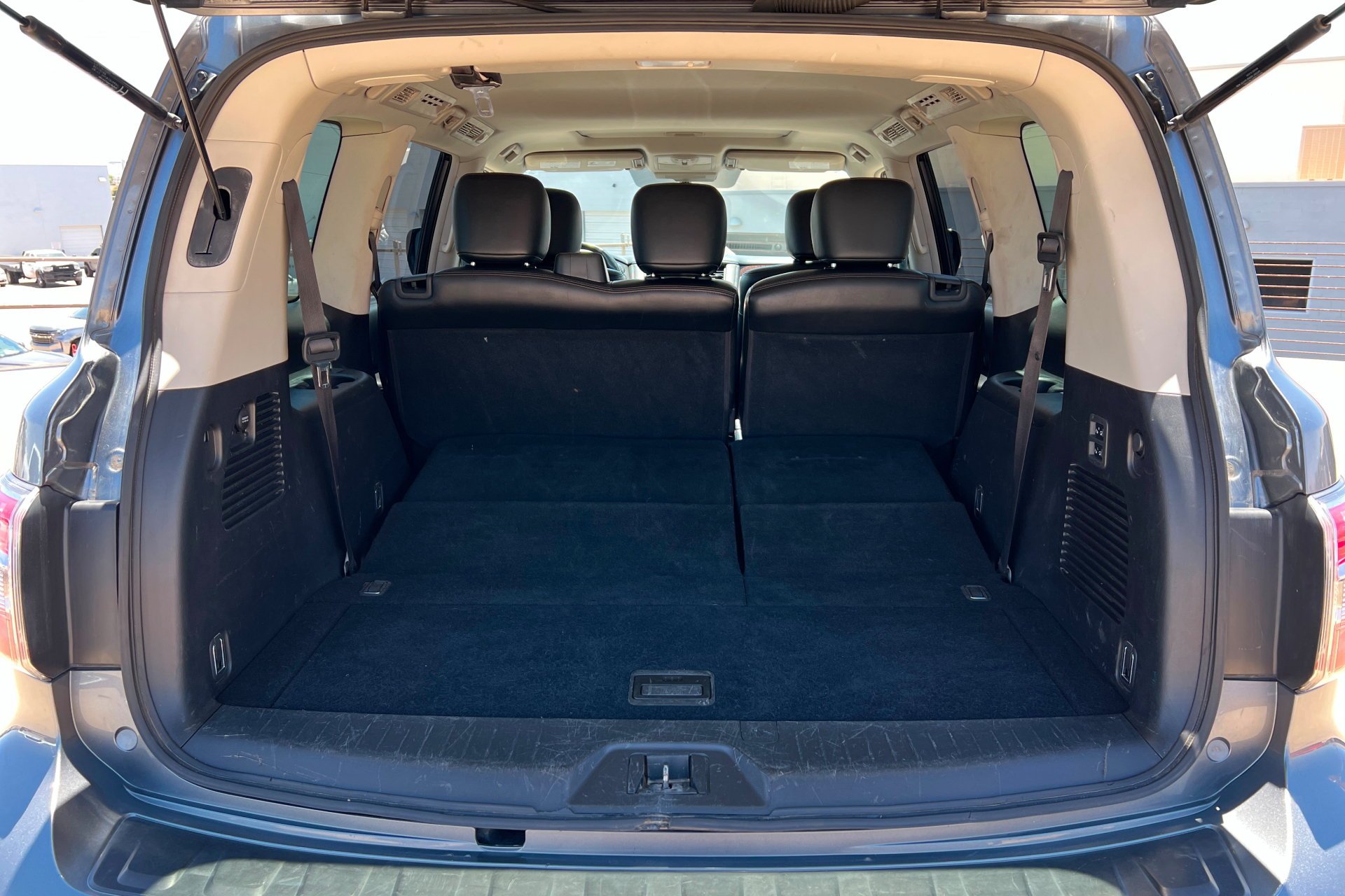 Used 2018 Gun Metallic Nissan SL image 23