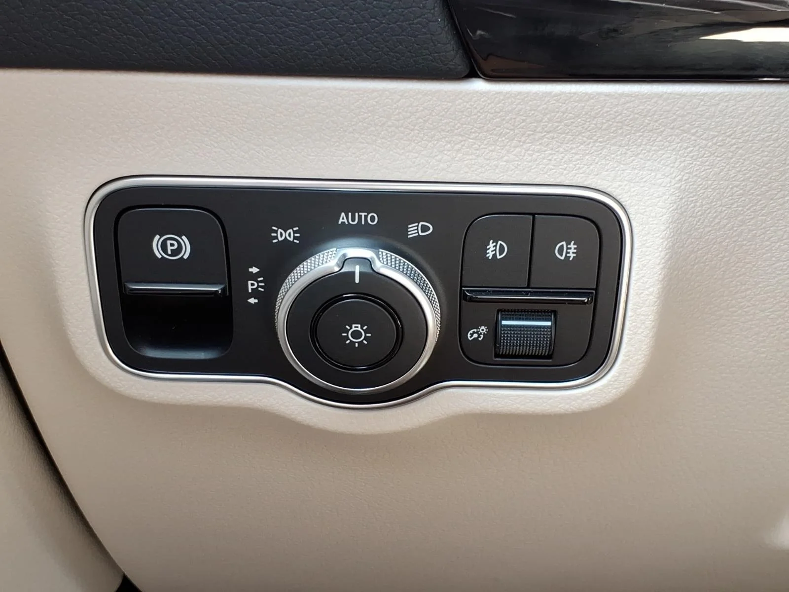 Certified Used 2026 Polar White Mercedes-Benz GLA 250 image 16
