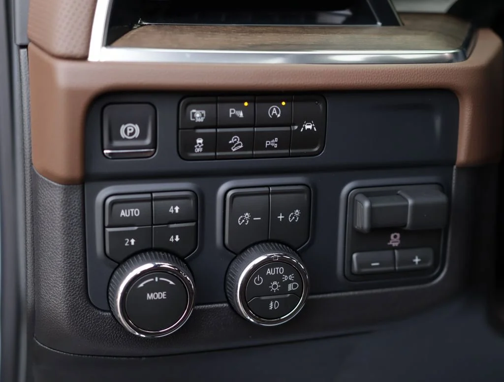 New 2026 Polar White Tricoat Chevrolet High Country image 10