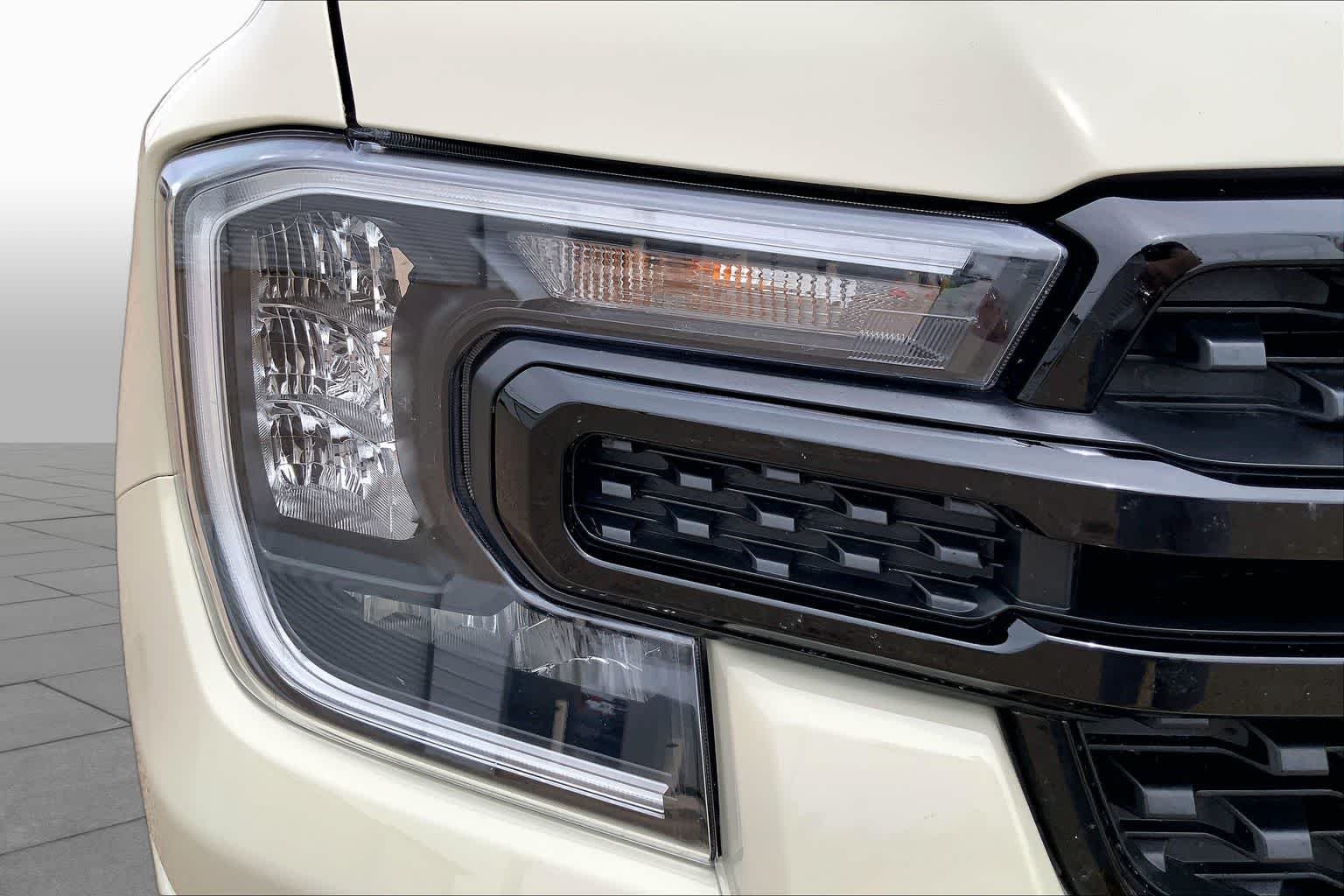 Used 2025 Desert Sand Ford XLT image 28