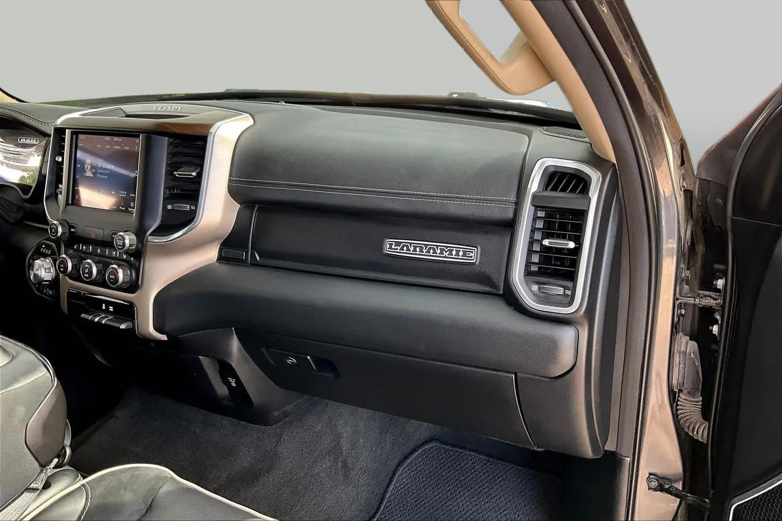 Used 2021 Granite Crystal Metallic Clearcoat Ram Laramie image 19
