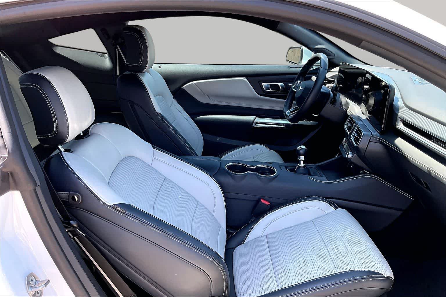 2025 Ford Mustang GT Premium - Photo 9